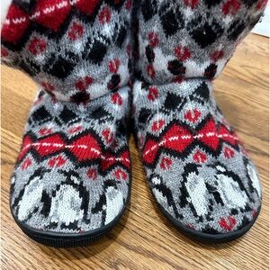 Vera Bradley medium 7/8 knit slippers with penguins. Red, black,‎ white, & grey.